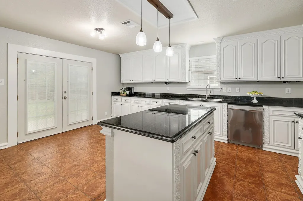 335 Mistletoe Lane Kyle TX 78640