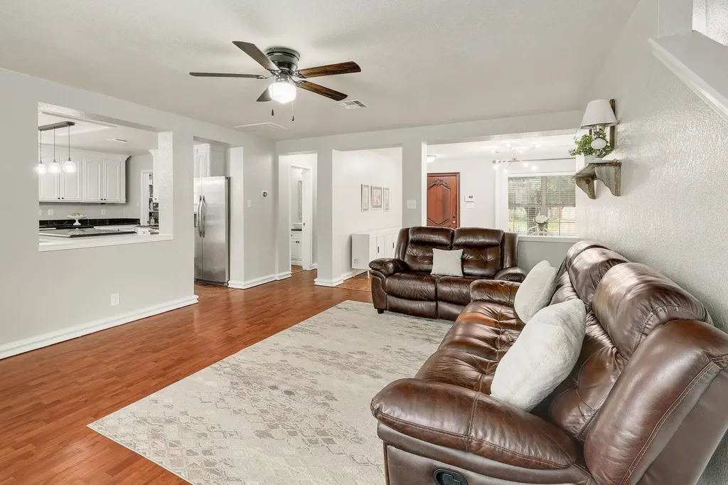 335 Mistletoe Lane Kyle TX 78640