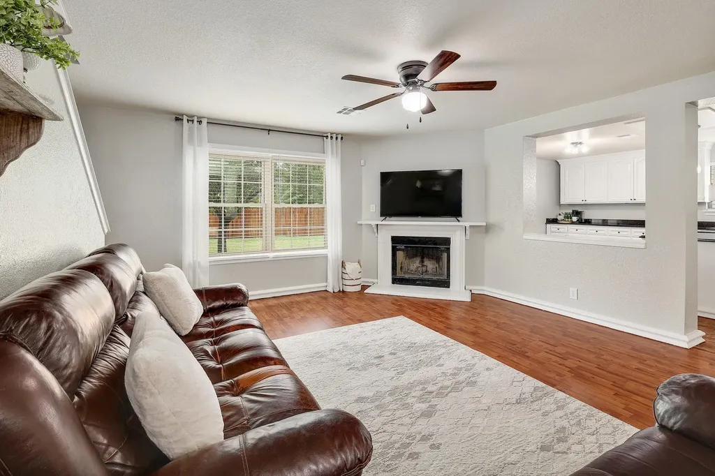 335 Mistletoe Lane Kyle TX 78640