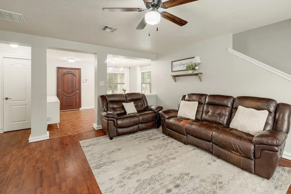 335 Mistletoe Lane Kyle TX 78640
