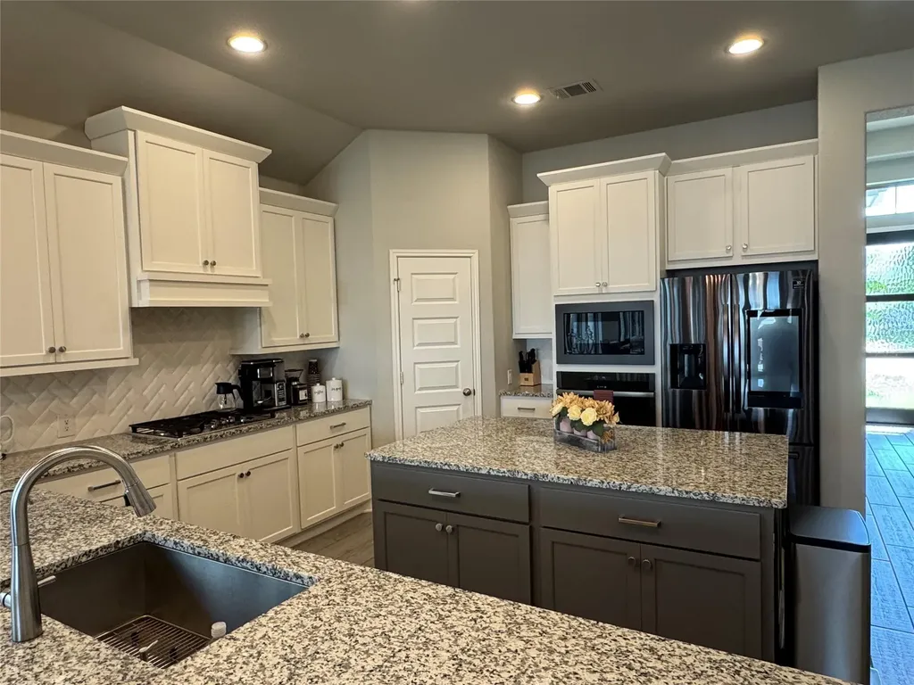 2004 Stirling Street Leander TX 78641