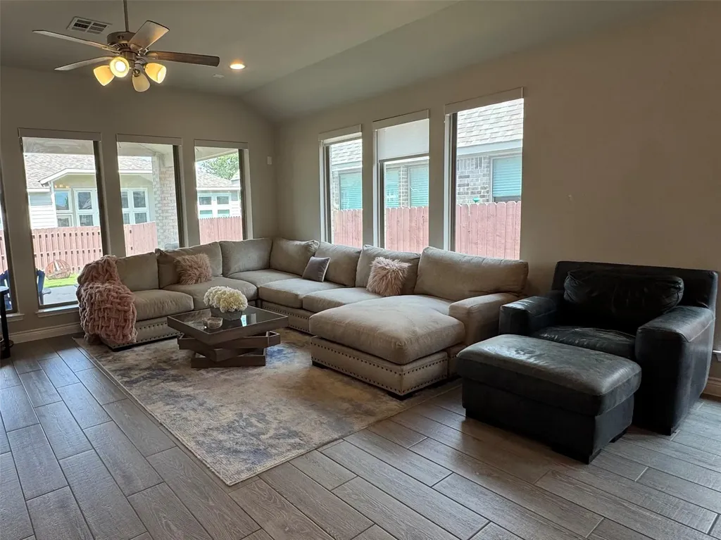 2004 Stirling Street Leander TX 78641