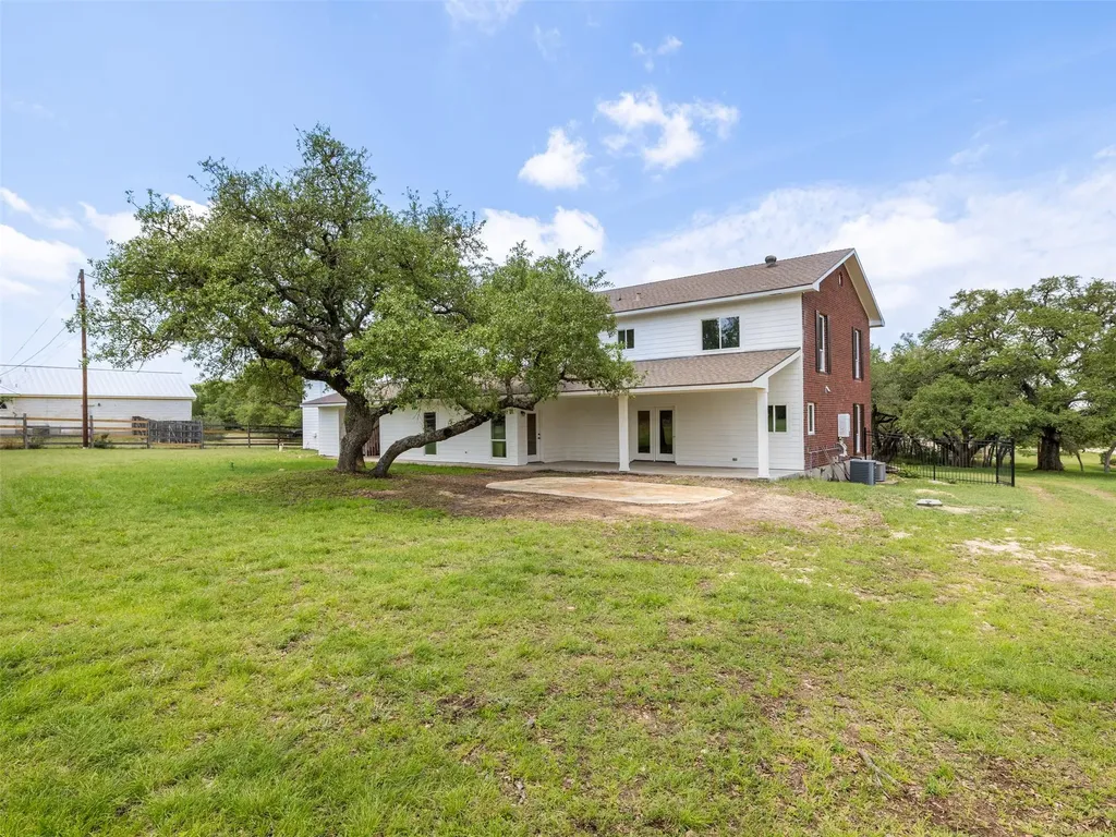 701 Oakwood Lane Dripping Springs TX 78620