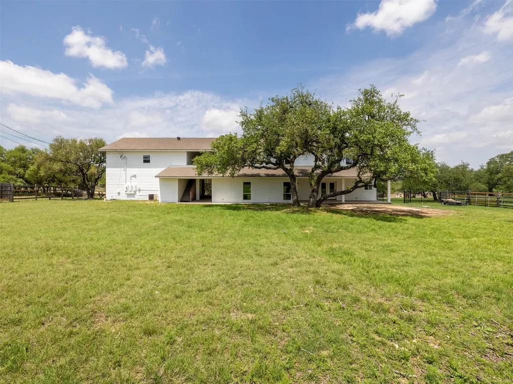 701 Oakwood Lane Dripping Springs TX 78620