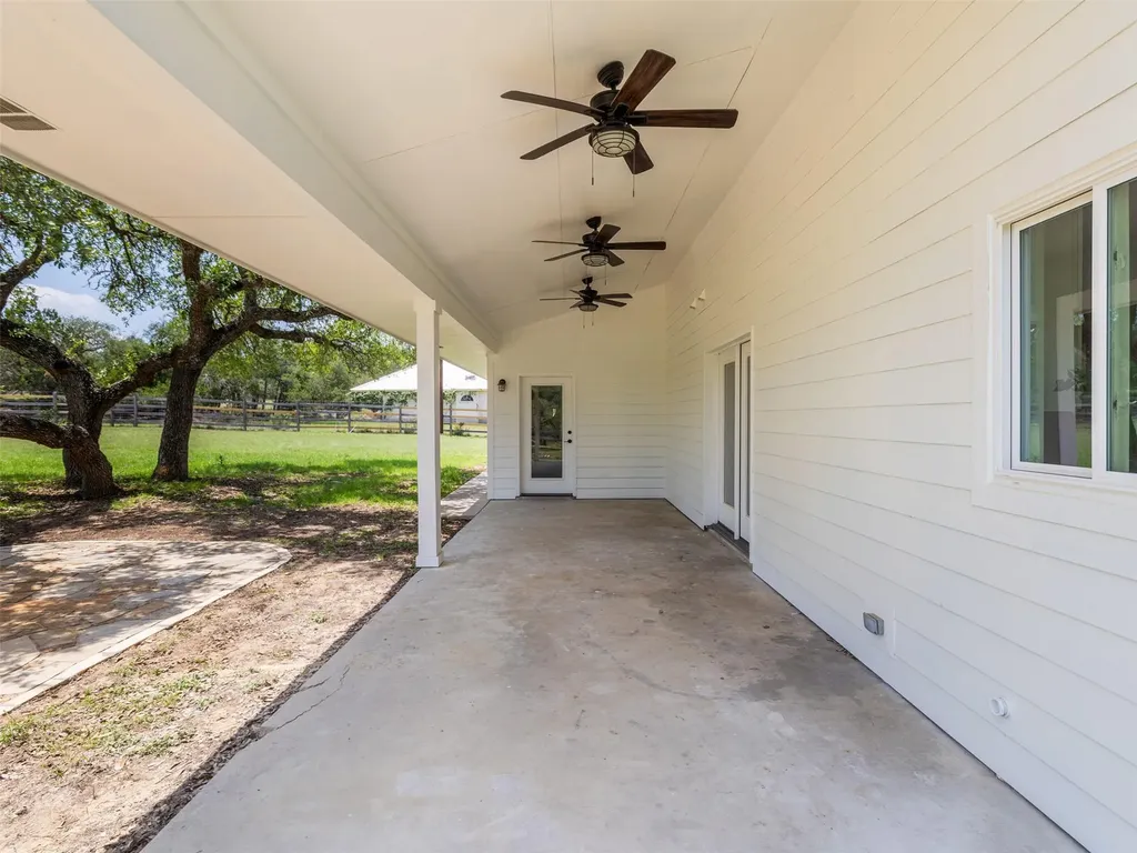 701 Oakwood Lane Dripping Springs TX 78620