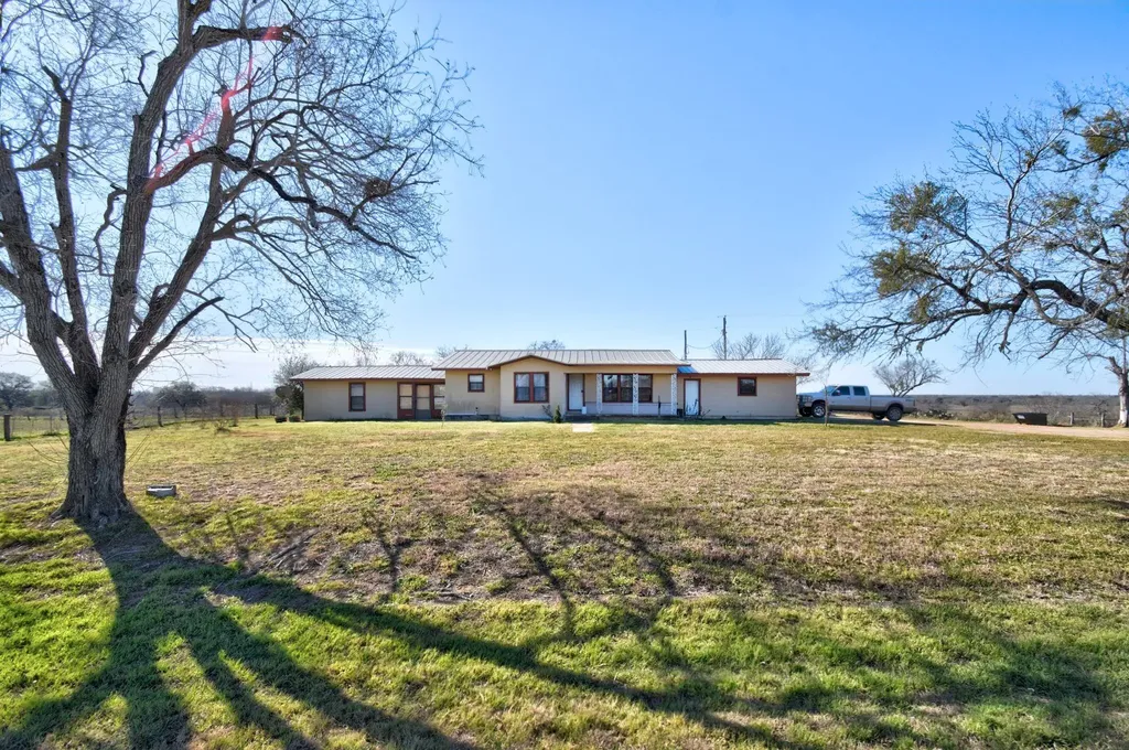 1017 Us Highway 87 E Smiley TX 78159
