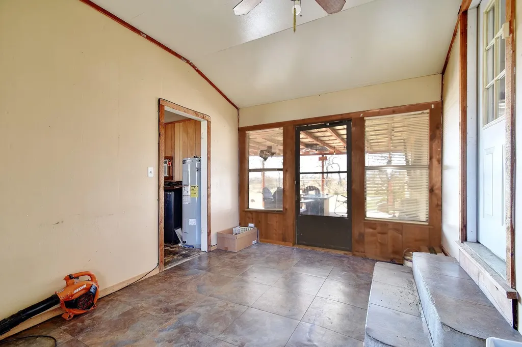 1017 Us Highway 87 E Smiley TX 78159