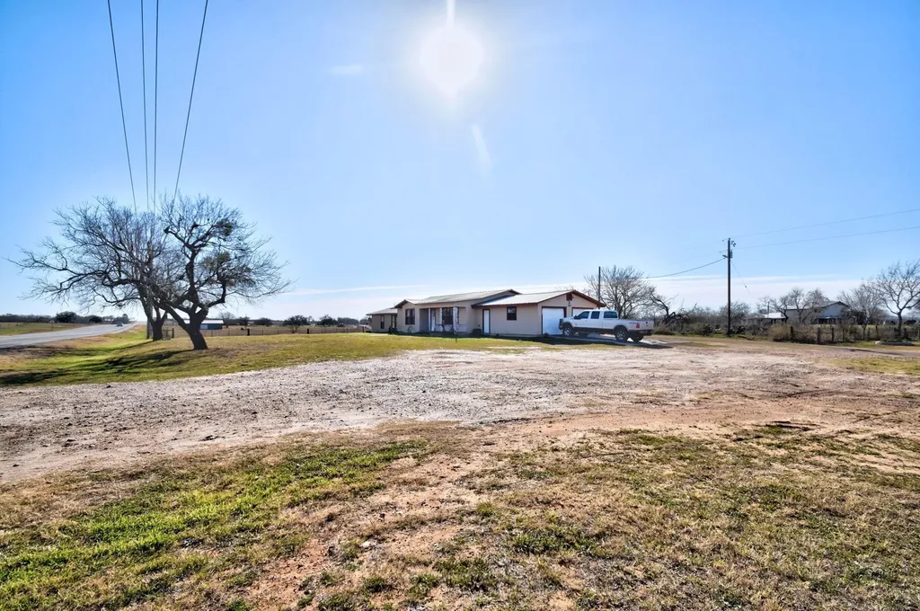 1017 Us Highway 87 E Smiley TX 78159