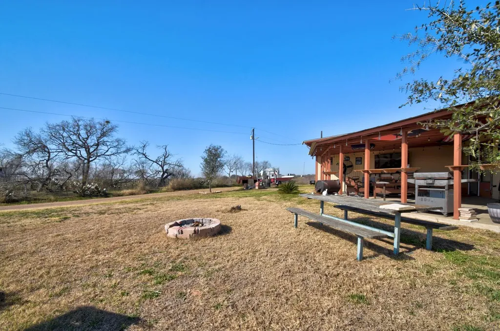 1017 Us Highway 87 E Smiley TX 78159