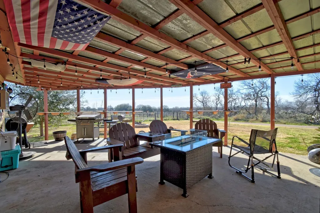 1017 Us Highway 87 E Smiley TX 78159