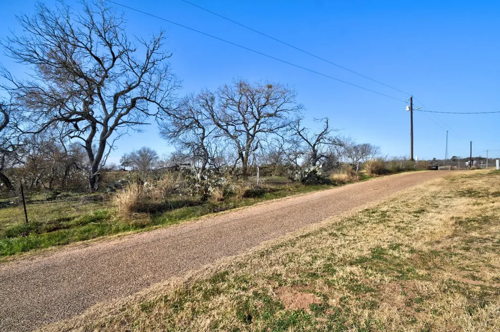 1017 Us Highway 87 E Smiley TX 78159