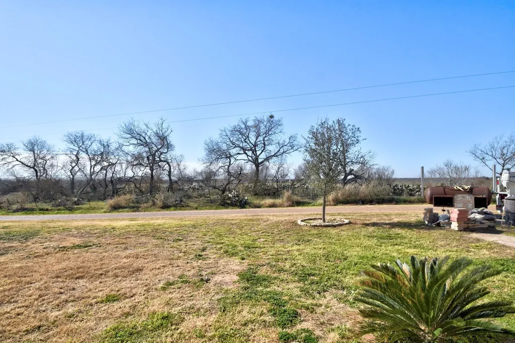 1017 Us Highway 87 E Smiley TX 78159