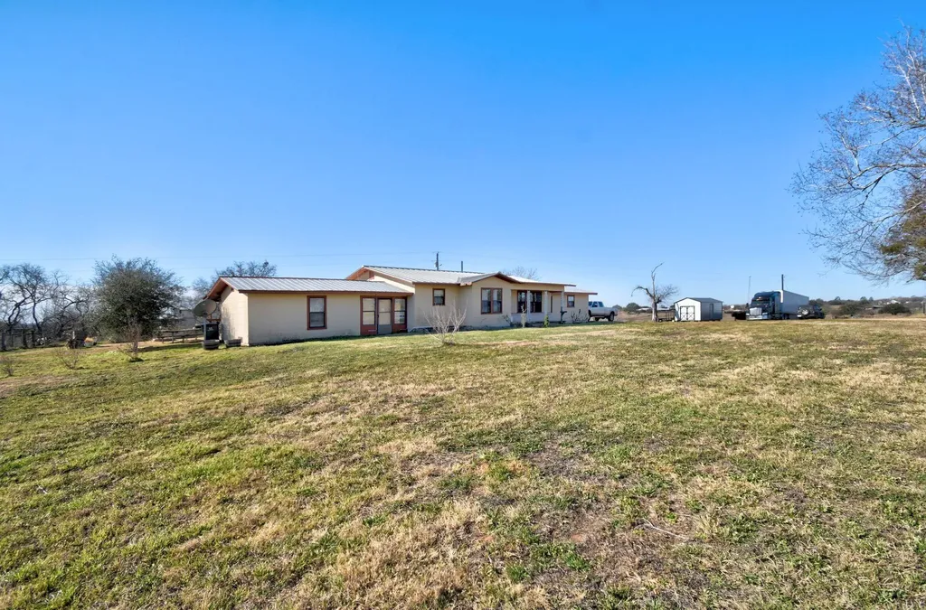 1017 Us Highway 87 E Smiley TX 78159