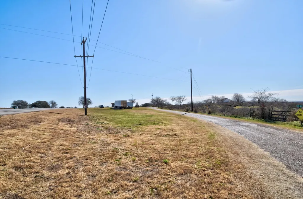 1017 Us Highway 87 E Smiley TX 78159