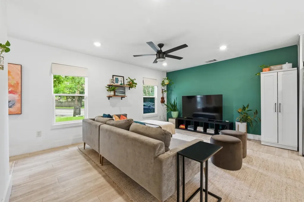 1406 Camelot Circle Austin TX 78745