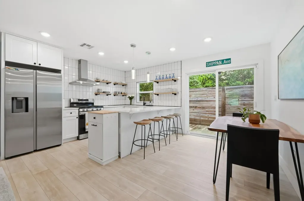 1406 Camelot Circle Austin TX 78745