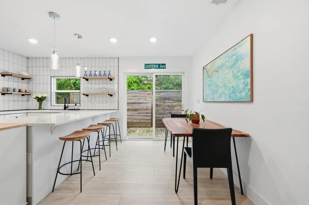 1406 Camelot Circle Austin TX 78745