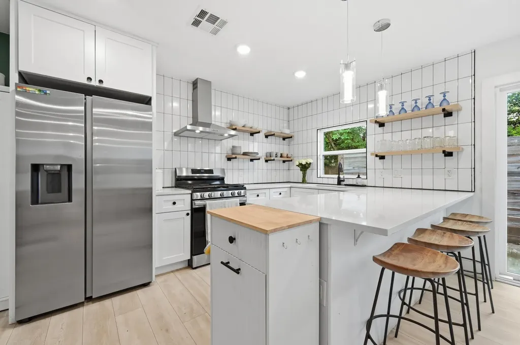 1406 Camelot Circle Austin TX 78745