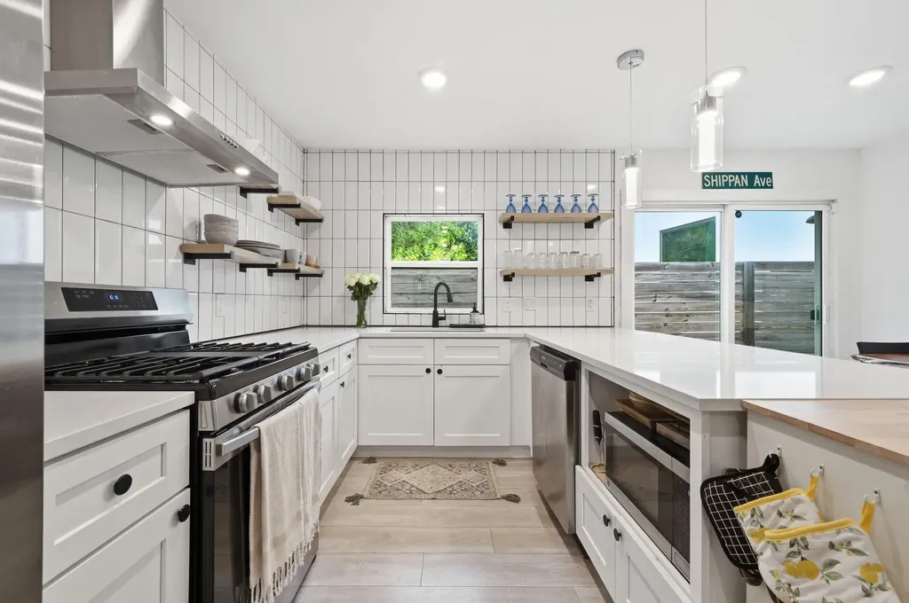 1406 Camelot Circle Austin TX 78745