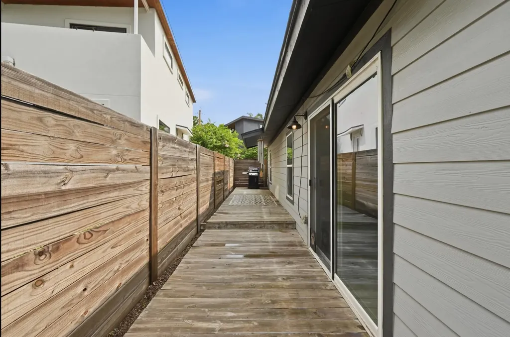 1406 Camelot Circle Austin TX 78745