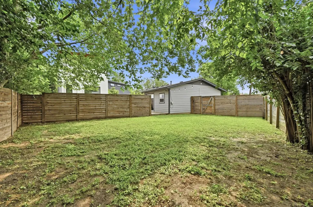 1406 Camelot Circle Austin TX 78745