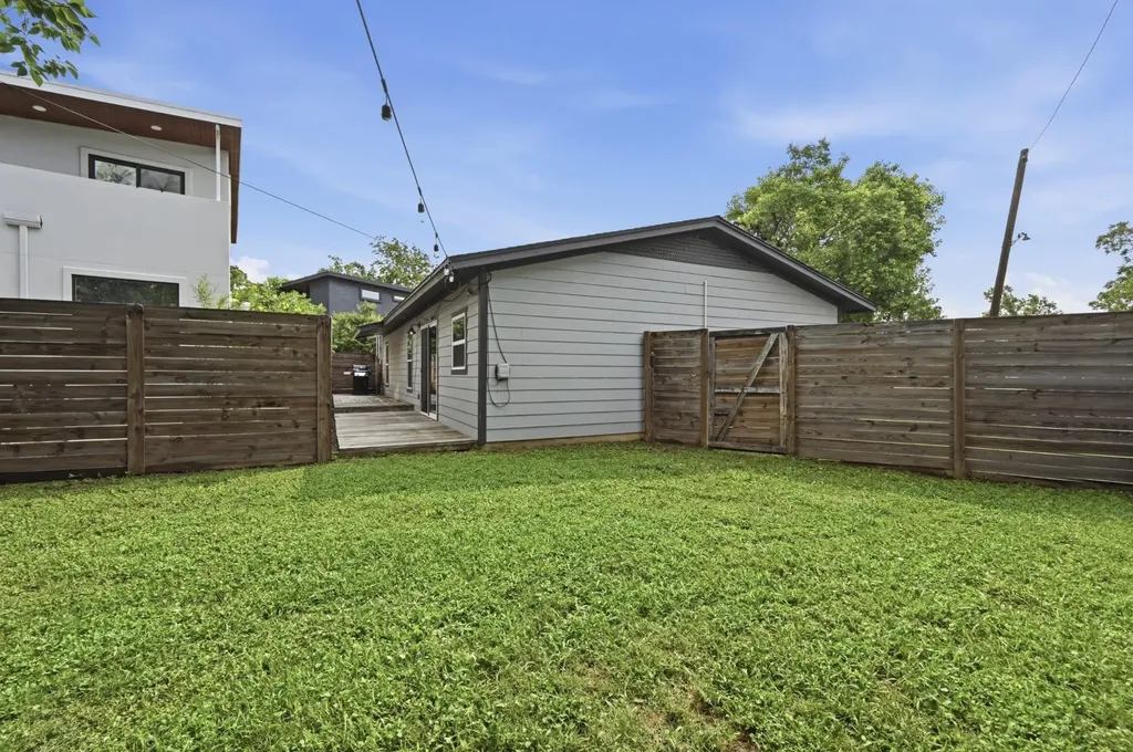 1406 Camelot Circle Austin TX 78745