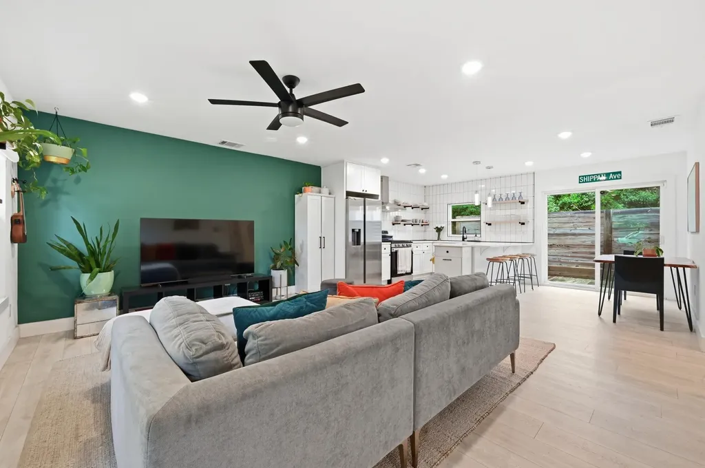 1406 Camelot Circle Austin TX 78745