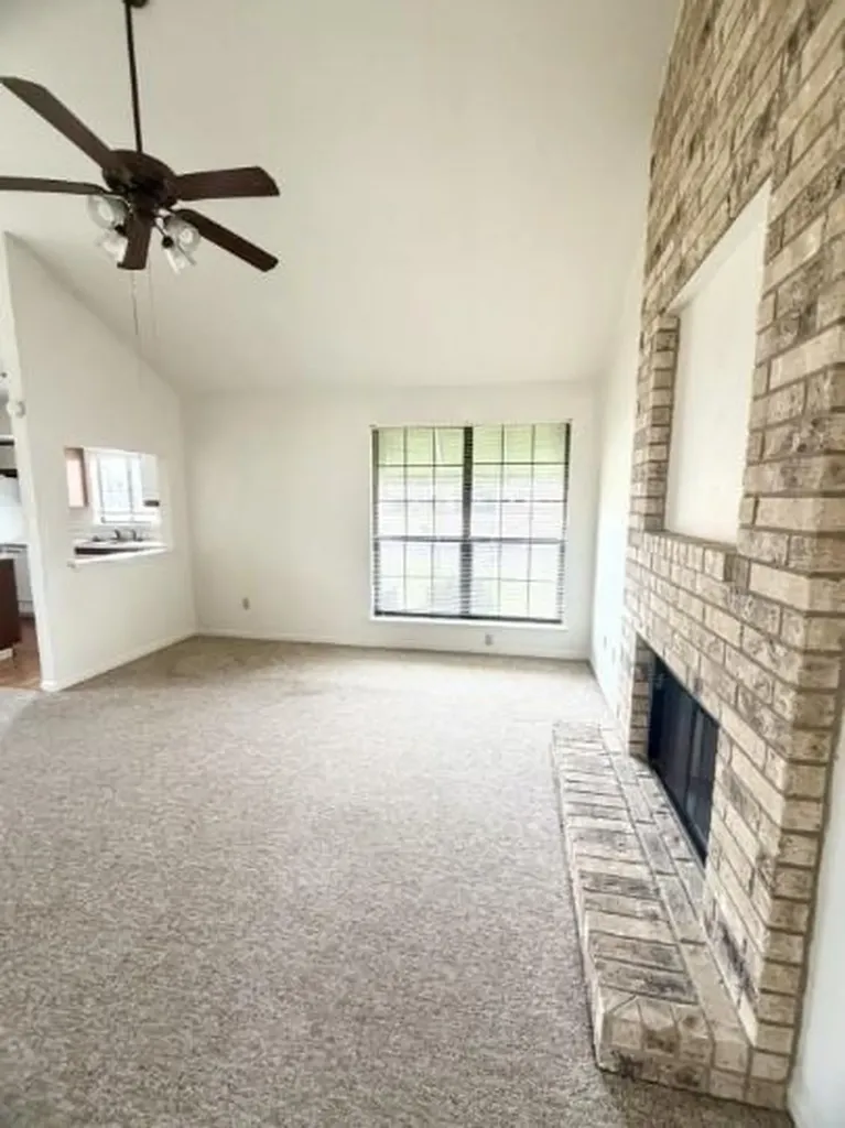 728 W San Antonio Street Lockhart TX 78644