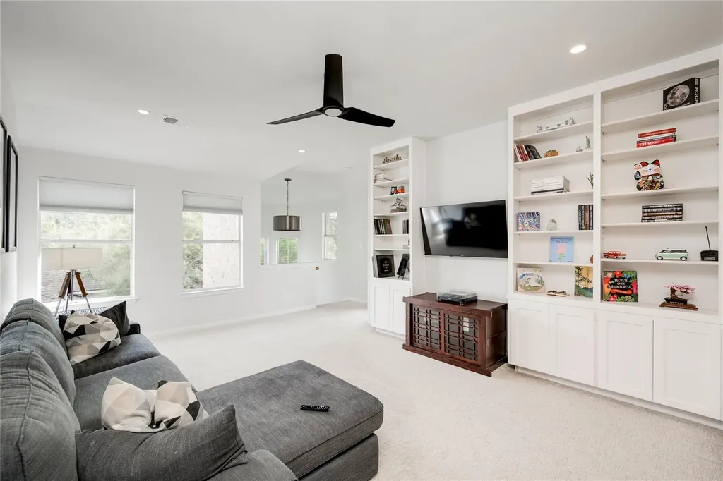 5205 Scottish Thistle Drive Austin TX 78739
