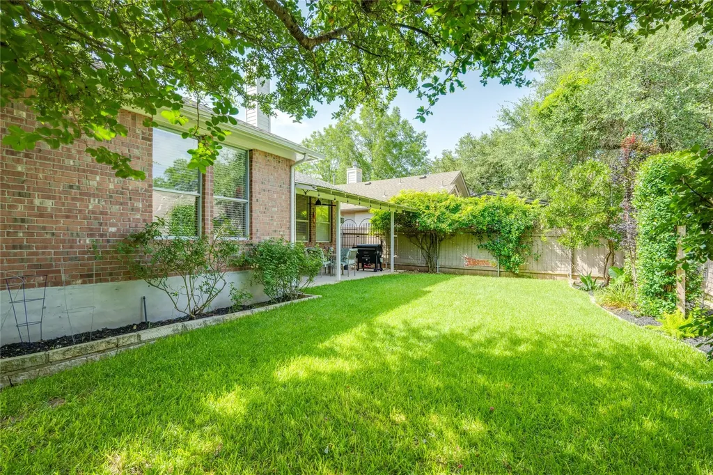 5205 Scottish Thistle Drive Austin TX 78739