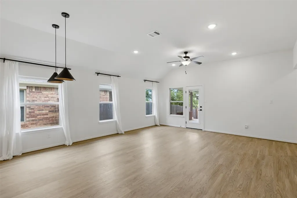 2236 Mcclendon Trail Leander TX 78641