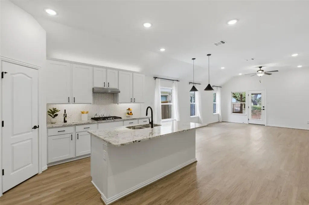 2236 Mcclendon Trail Leander TX 78641