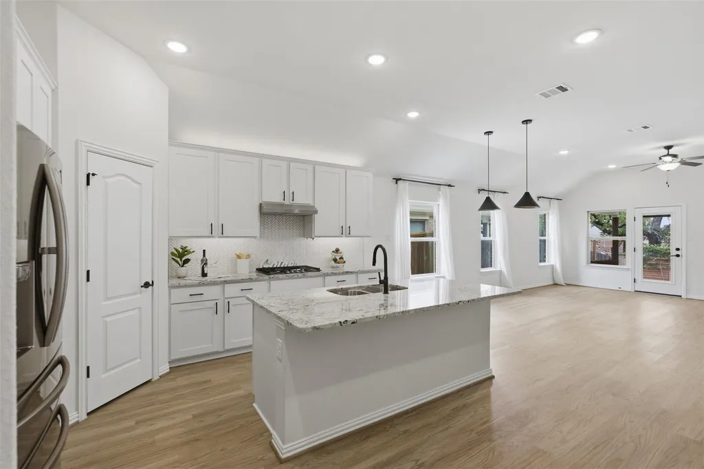 2236 Mcclendon Trail Leander TX 78641