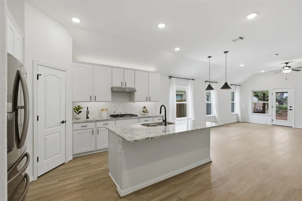 2236 Mcclendon Trail Leander TX 78641