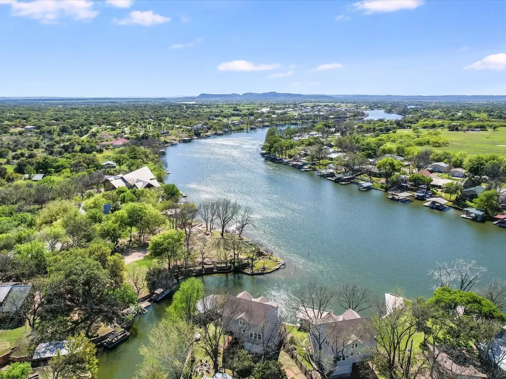 1332 S Lakeside Drive Kingsland TX 78611