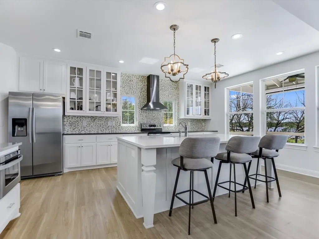 1332 S Lakeside Drive Kingsland TX 78611