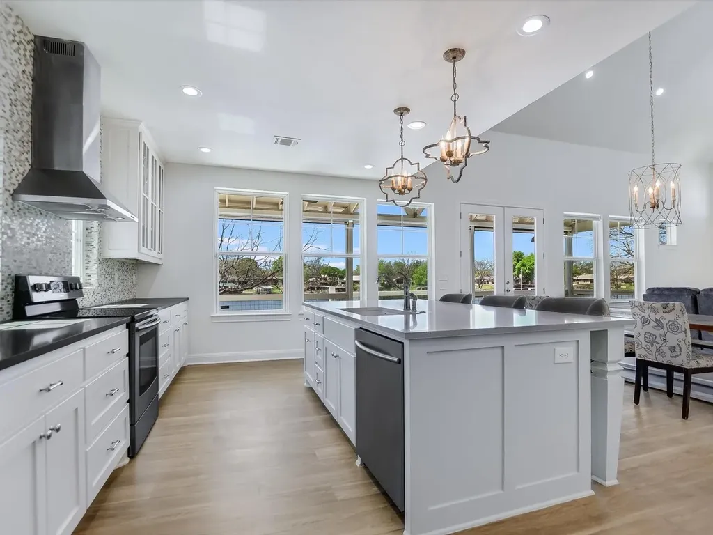 1332 S Lakeside Drive Kingsland TX 78611