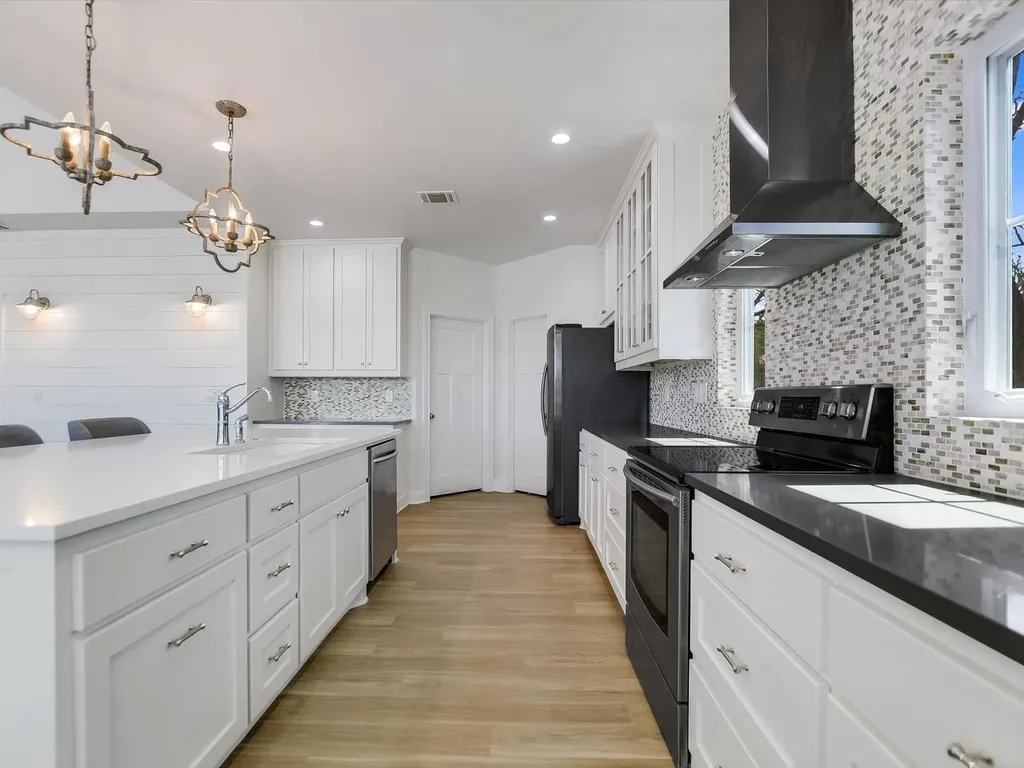 1332 S Lakeside Drive Kingsland TX 78611