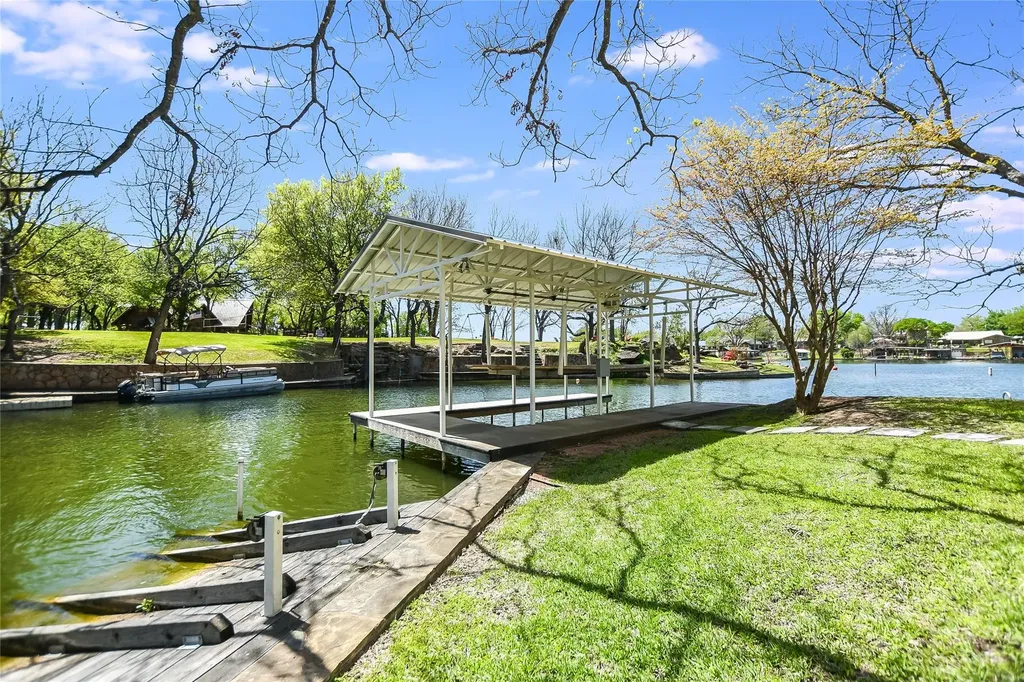 1332 S Lakeside Drive Kingsland TX 78611