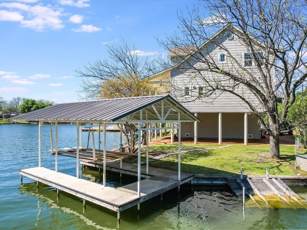1332 S Lakeside Drive Kingsland TX 78611