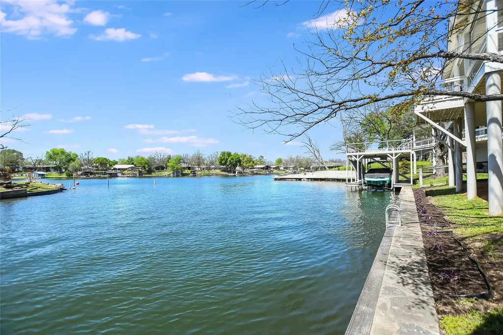 1332 S Lakeside Drive Kingsland TX 78611