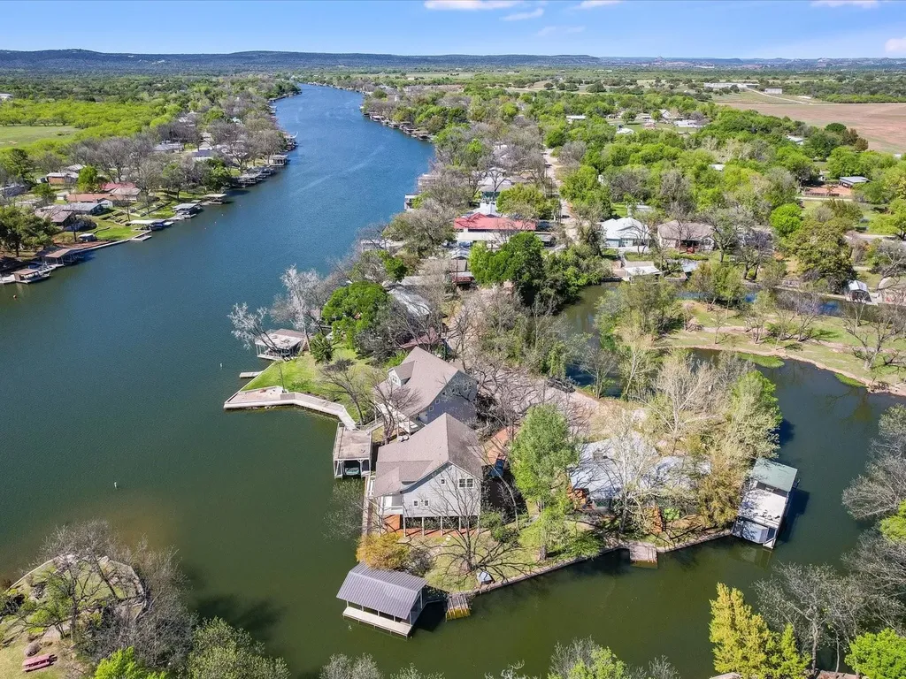 1332 S Lakeside Drive Kingsland TX 78611