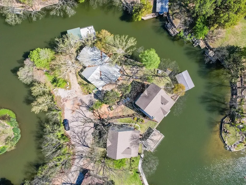1332 S Lakeside Drive Kingsland TX 78611