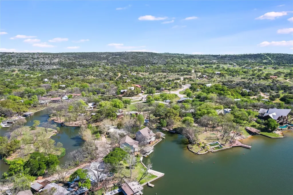 1332 S Lakeside Drive Kingsland TX 78611