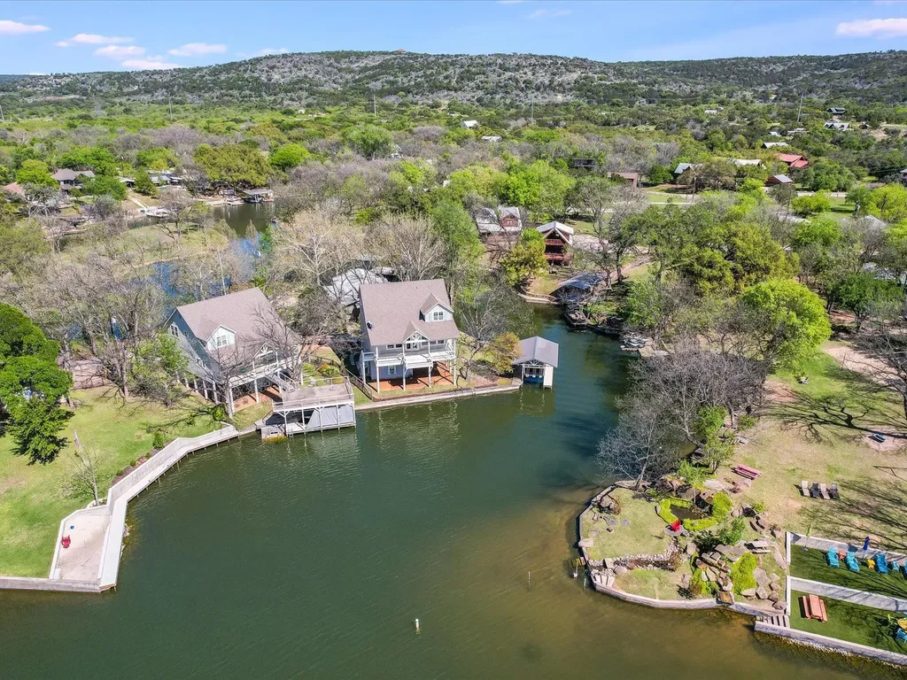 1332 S Lakeside Drive Kingsland TX 78611