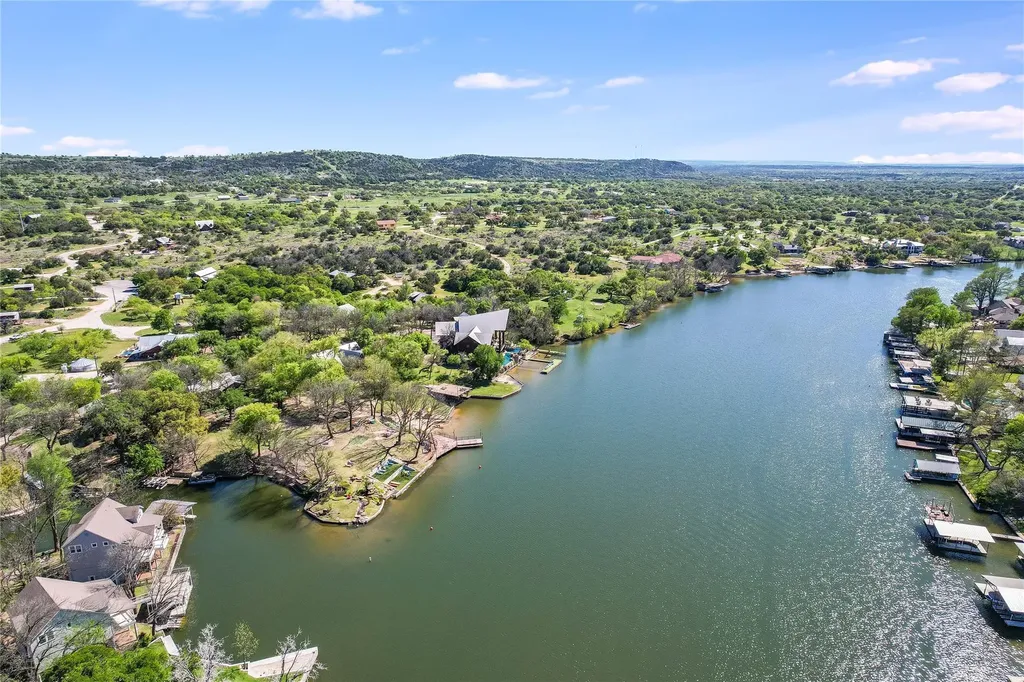 1332 S Lakeside Drive Kingsland TX 78611