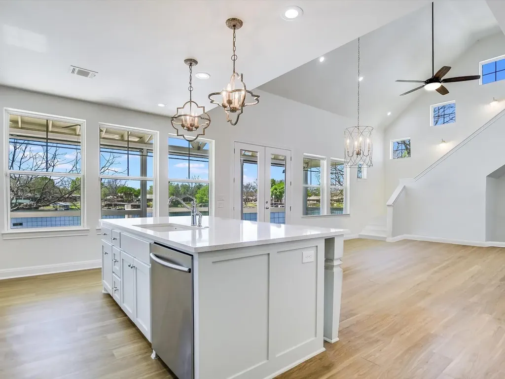 1332 S Lakeside Drive Kingsland TX 78611