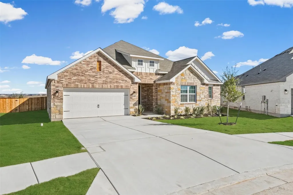 405 W Luna Blue Lane Jarrell TX 76537