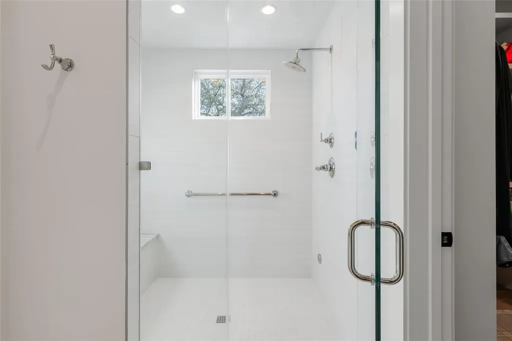 945 Rivercliff Drive Spicewood TX 78669