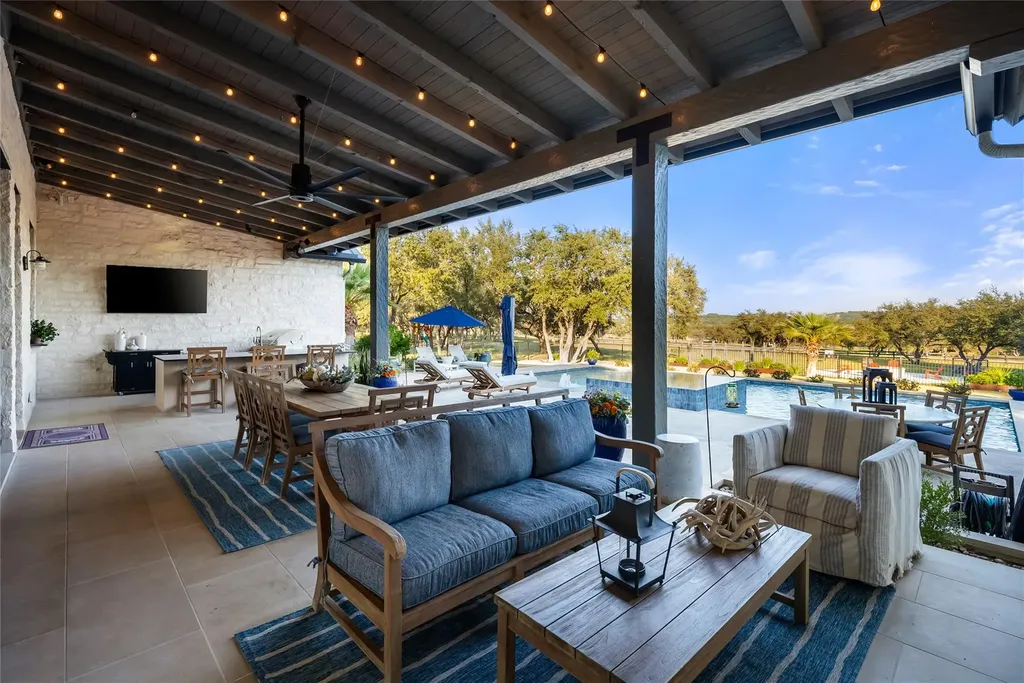 945 Rivercliff Drive Spicewood TX 78669